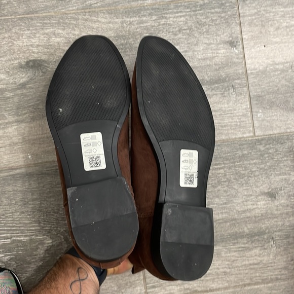 New Chelsea boots men. Size is 8.5 but is like a 9 .  Brand:ASOS - Picture 3 of 6